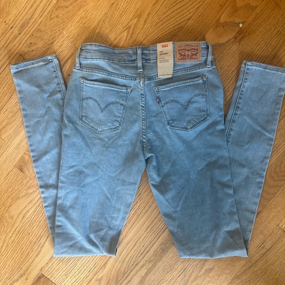 LEVIS 711